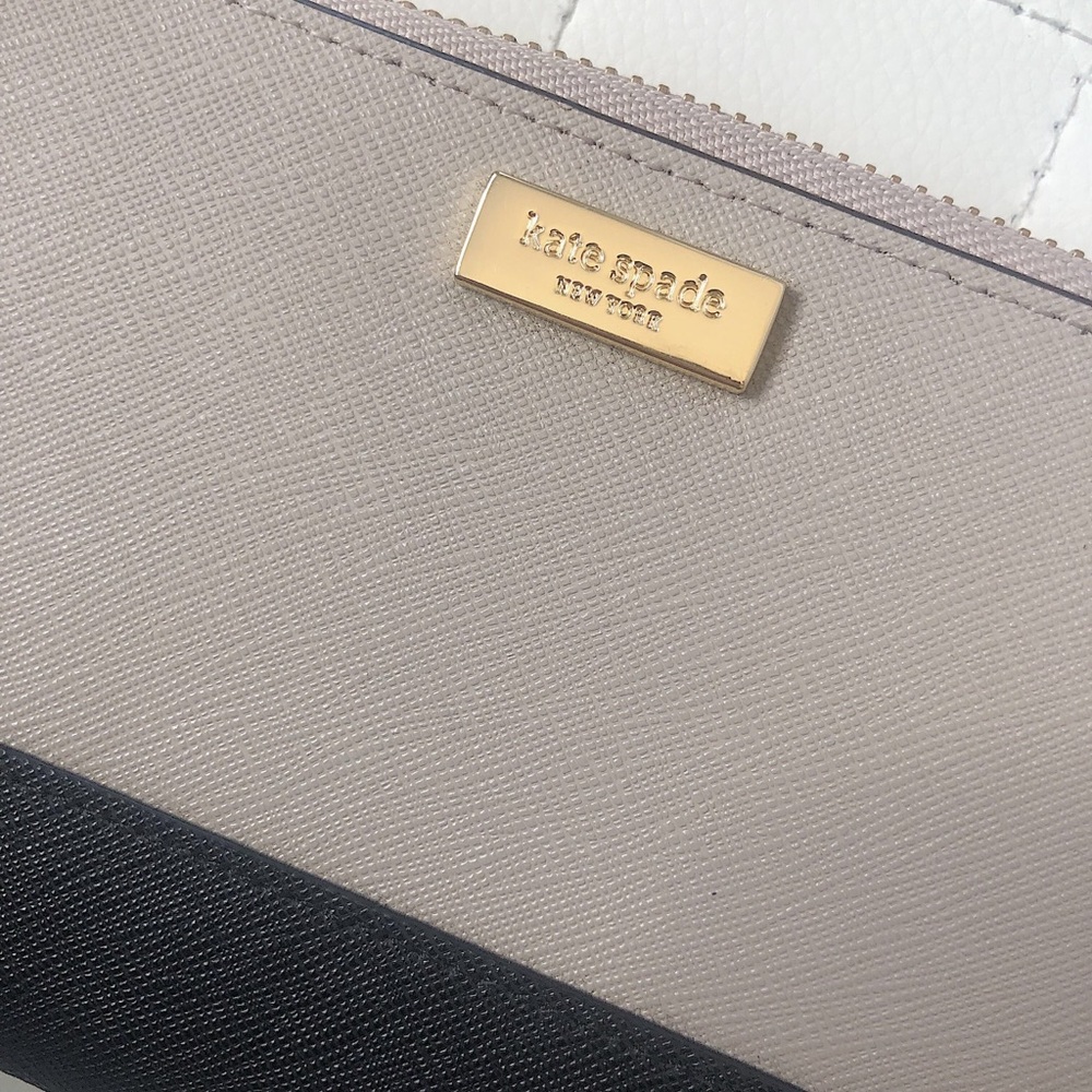 ❌SOLD❌ Kate Spade Wallet - Picture 2 of 4
